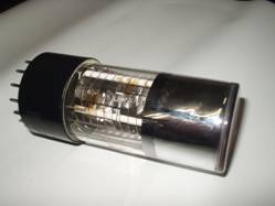 シンチレーターの発光を検出するための受光素子の写真
